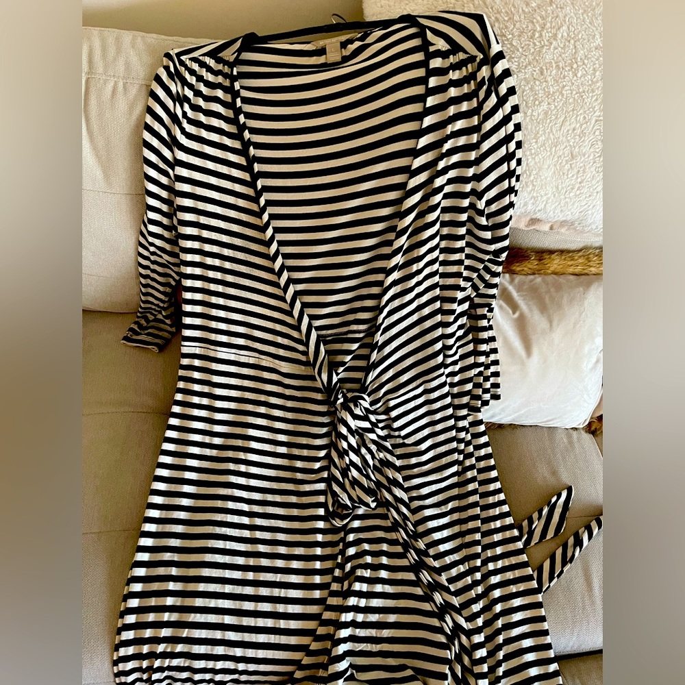 Banana Republic Wrap Dress. Stretchy!!! Classic.